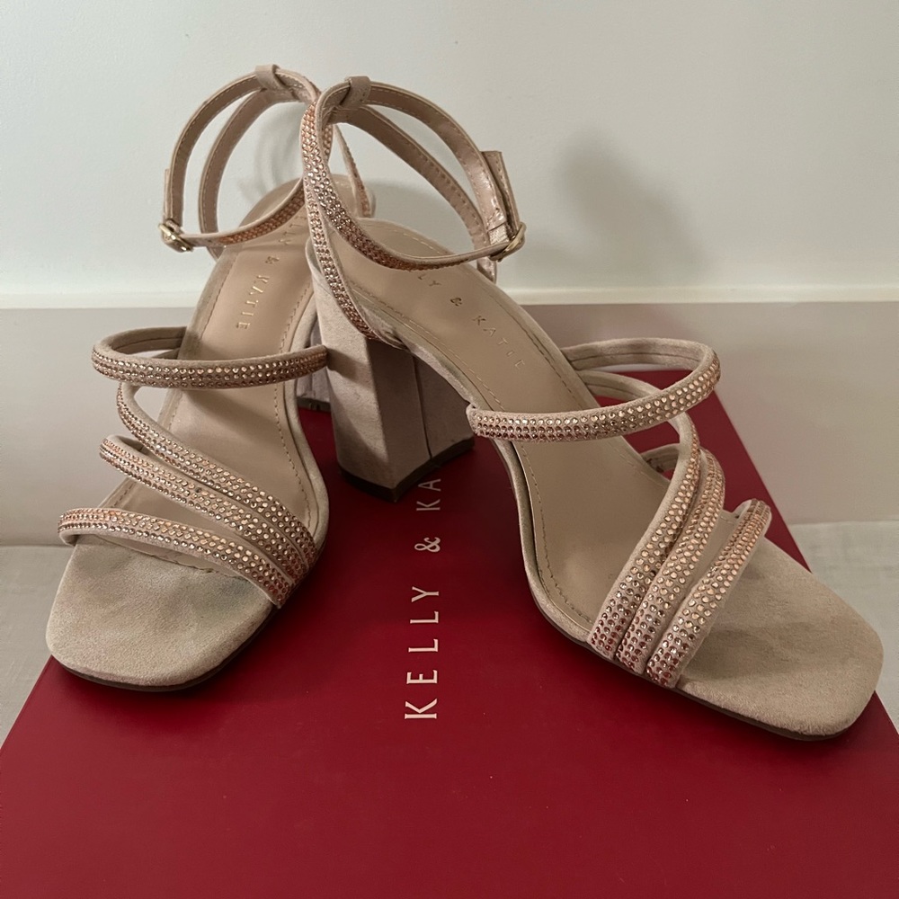 Kelly & Katie Block Heel Sandal. Pink. Sz 7M